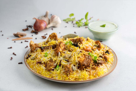 Hyderabadi Dum Chicken Biryani (Dezosat) (Servii 1)