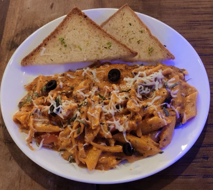 Chicken Pasta In Red Arrabbiata Sauce