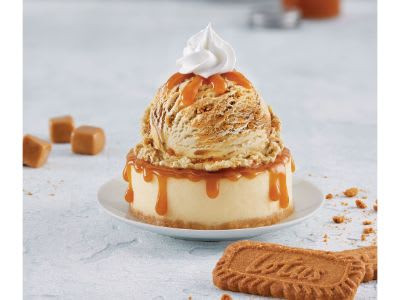 Lotus Biscoff-Ijs Met Butterscotch-Saus Cheesecake-Ijscoupe