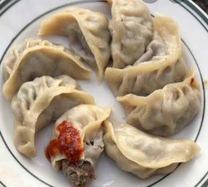 Steamed Chicken Momos [8 Pieces]