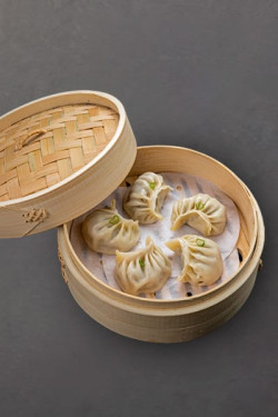 Steamed Chicken Classic Momos With Momo Chutney