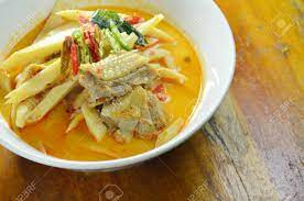 Broiler Chicken Curry With Bamboo Shoot(8 Pcs)