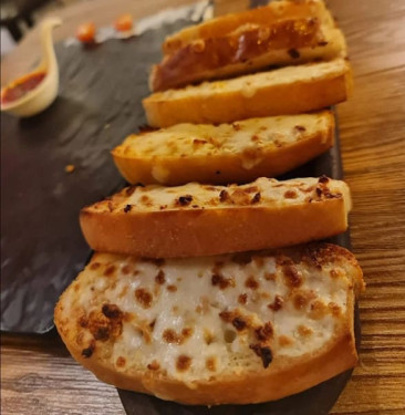 Chessy Garlic Bread