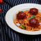 Spaghetti Z Kulkami Mięsnymi Różowo-Czerwony