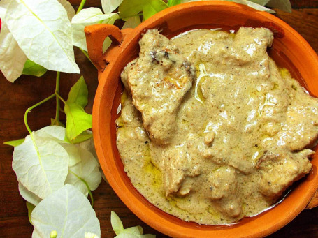Boneless Chicken Reshmi Butter Masala (6 Pcs)