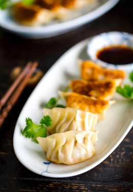 Veg Gyoza 5Pcs [Pan Tossed Dim Sum]