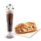 Frappe De Cafea Cu Ciocolată Neagră Și Sandwich Cu Pui Afumat