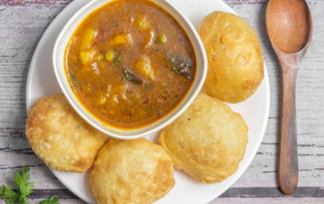 Club Kachori With Aloo Sabji (4Pcs)