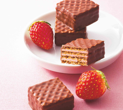 Strawberry Cream Chocolate Wafers (12 Pcs)