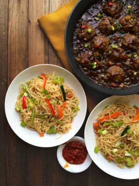 Veg Noodles With Veg Manchurian Ball (4 Pcs)