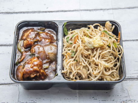 Chilli Chicken Gravy With Choice Of Egg Fried Rice/Egg Hakka Noodles Combo