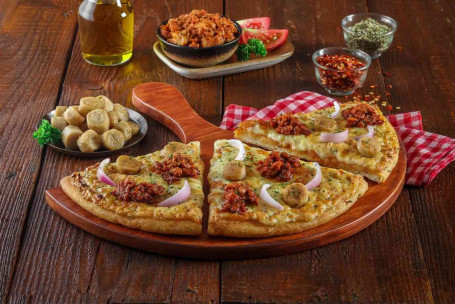 Kheema Kiełbasa Ser Burst Semizza [Pół Pizzy]