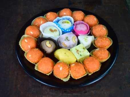 Mixed Shondesh (500Gms) Motichoor Laddu (500Gms)