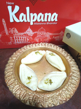 White Sankha Sandesh (4 Pcs)