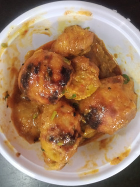 Tawa Litti Tossed With Chicken In Thick Gravy