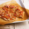 Pizza Salami Schinken Champignons und Zwiebeln