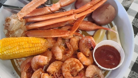 Snow Crab Legs Hot Boiled Shrimp (1/2 Lb. Each)