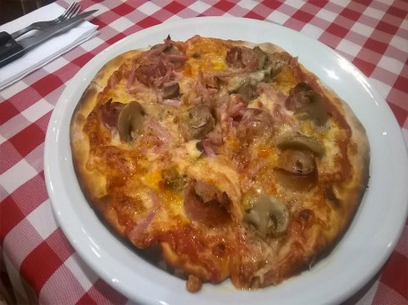 Pizza Verdure Og Formaggio Di Capra