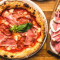 Pizza Salame og Prosciutto