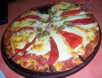 Pizza Cu Jamón Și Morrones