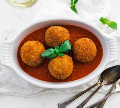 Risotto Balls With Spicy Salsa Dip (5 Pcs)