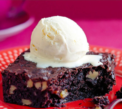 Brownie Vanilla Ice Cream With Hot Chocolate Syrup