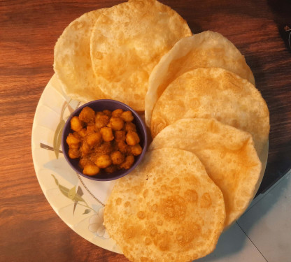 Luchi Chana Masala