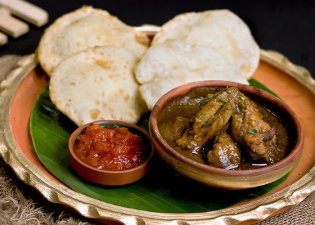 Luchi Mangsho [3Pcs Chicken]