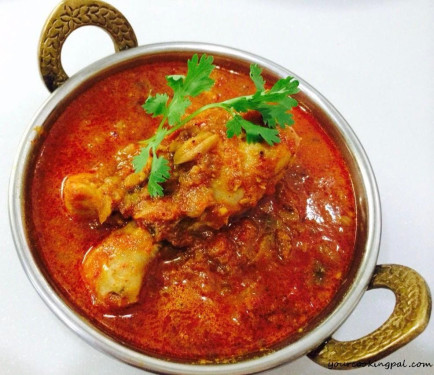 Masala Chicken (Dhaba Style) With 2 Pieces Butter Naan