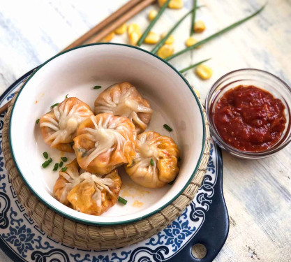 Corn Cheese Steamed Momos [8 Pieces]
