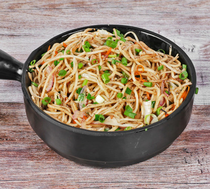 Veg Hakka Noodles (750Ml)