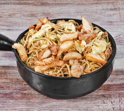 Egg Chicken Hakka Noodles (750Ml)