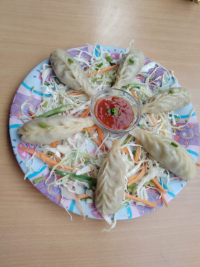 Vegetable Steamed Momo (6 Pieces)