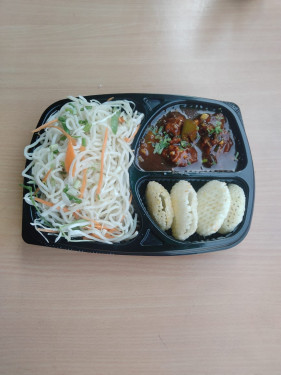 Veg Hakka Noodles With Veg Manchurian Gravy(4 Pcs)