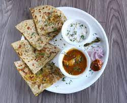 Aloo Paratha With Curd Pickle (2 Pcs)