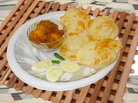 Luchi With Dum Aloo [7,4 Pieces]