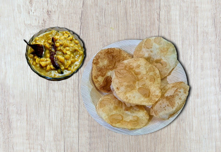 Luchi With Cholar Dal [7 Pieces]