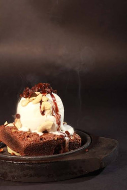 Sizziling Brownie With Ice Cream