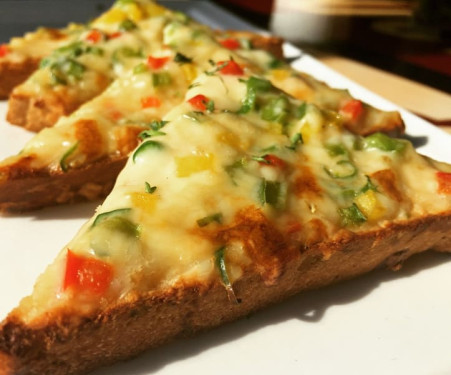 Veg Chilly Cheese Toast (2 Slices)