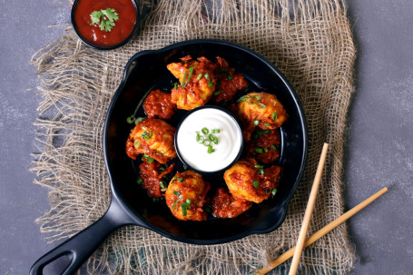 Chicken Peri Peri Pan Tossed Momo