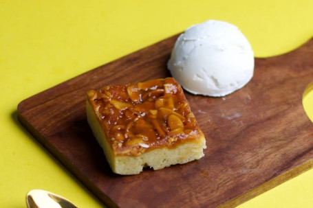 Honey Almond Brownie With Ice Cream