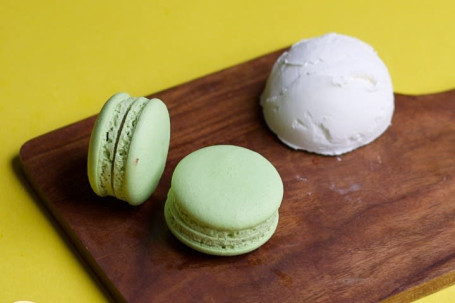 Pistachio Macaron With Ice Cream