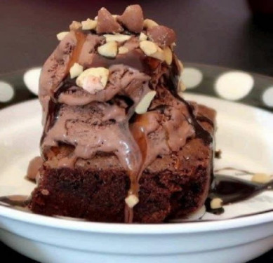 Brownie With Choco Ice Cream