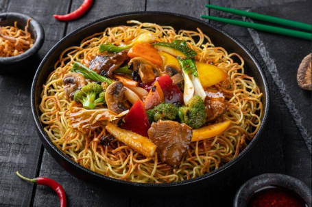 Chicken Pan Fried Noodle With Chilli Bean Sauce