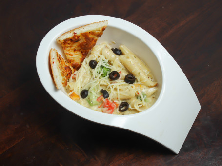 Creamy Cheesy Broccoli Penne Pasta