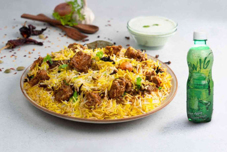 Combinazione Di Bevande Biryani Di Montone Dum