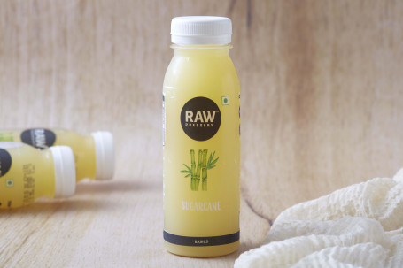 Raw Pressery Sugarcane Juice