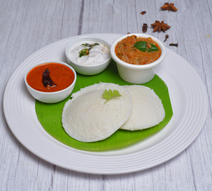 Idli (2Pcs) With Vada Curry
