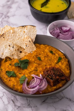 Masala Khichdi With Raita Papad