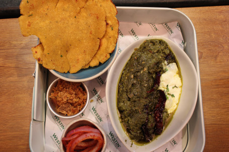 Seasonal Saag And Makki Roti (2 Pcs)